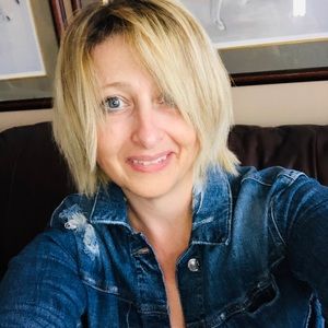 Meet your Posher, Bee